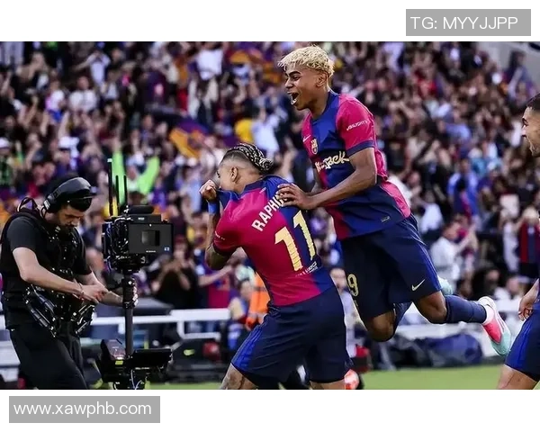 英超激战巴萨狂胜皇马五球逆转引爆全场激情 英超激战巴萨狂胜皇马五球逆转引爆全场激情