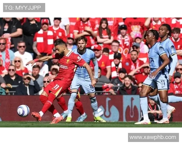 足总杯惊天逆转拜仁4-0曼城帽子戏法点燃全场激情